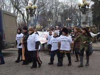 Митинг за "Беркут" в Киеве закончился дракой с "Правым сектором" Митинг за "Беркут" в Киеве закончился дракой с "Правым сектором"