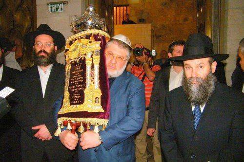 Коломойский выкачал из карманов украинцев сотни миллионов долларов Коломойский выкачал из карманов украинцев сотни миллионов долларов