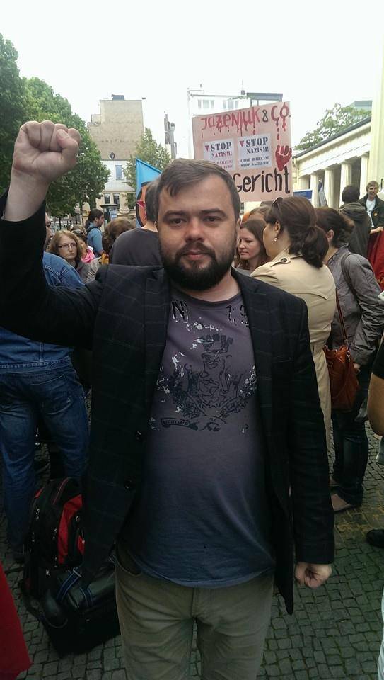 "Яценюк - террорист и убийца!": массовый протест немцев против карательной операции на Юго-Востоке и по случаю визита Яценюка в Германию "Яценюк - террорист и убийца!": массовый протест немцев против карательной операции на Юго-Востоке и по случаю визита Яценюка в Германию