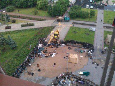 В ДОНЕЦКЕ ЗАДЕРЖАЛИ МАРОДЕРОВ И РАЗОБРАЛИ БАРРИКАДЫ В ДОНЕЦКЕ ЗАДЕРЖАЛИ МАРОДЕРОВ И РАЗОБРАЛИ БАРРИКАДЫ