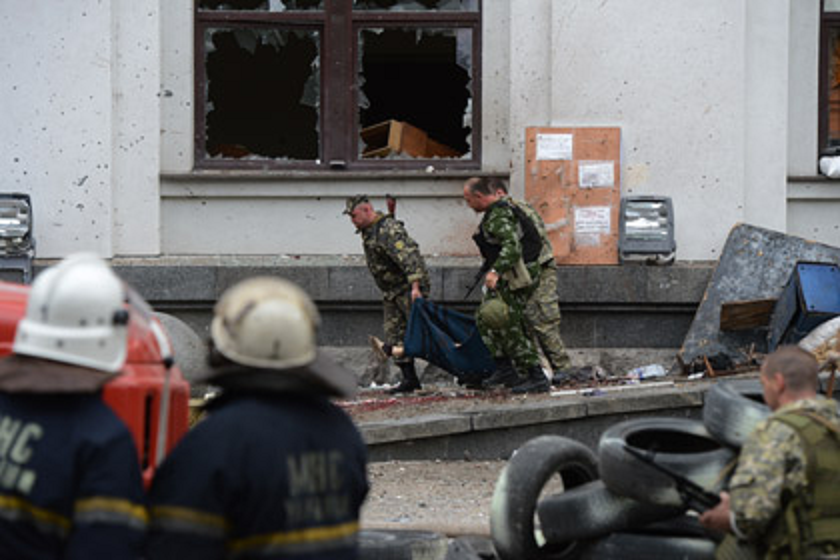 Администрацию Луганска обстрелял военный самолёт, сообщается о погибших Администрацию Луганска обстрелял военный самолёт, сообщается о погибших