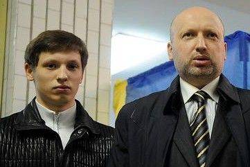 Сын Турчинова не хочет идти в Нацгвардию, потому что считает себя “сверхчеловеком”