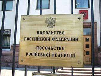 У здания посольства РФ в Киеве начались беспорядки У здания посольства РФ в Киеве начались беспорядки