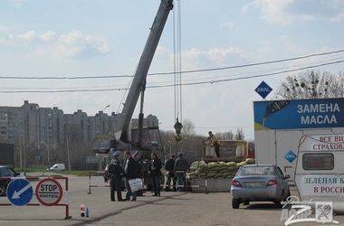 Между Харьковской областью и Новороссией строят новые блокпосты Между Харьковской областью и Новороссией строят новые блокпосты