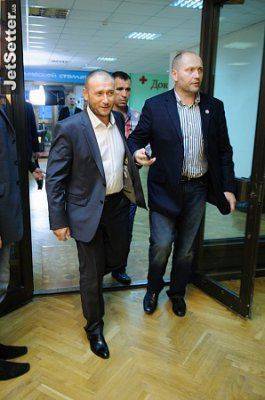 «Правосеки» готовы разогнать Верховную раду Украины за министерский портфель для Яроша «Правосеки» готовы разогнать Верховную раду Украины за министерский портфель для Яроша