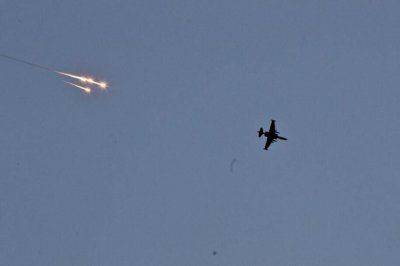 Игорь Стрелков: украинский штурмовик бомбит Славянск, прикрываясь гражданским транспортником Игорь Стрелков: украинский штурмовик бомбит Славянск, прикрываясь гражданским транспортником