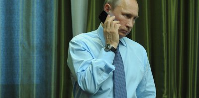 Руководство России упорно не вводит войска на территорию Новороссии, почему? Руководство России упорно не вводит войска на территорию Новороссии, почему?