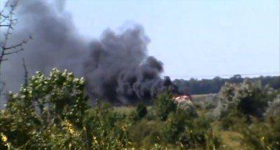 Бой под Славянском: ополченцы подбили джип с разведчиком врага (видео) Бой под Славянском: ополченцы подбили джип с разведчиком врага (видео)