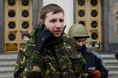 Сотник Парасюк: «Суки продажные при власти и зажиревшие министры нам врут!» Сотник Парасюк: «Суки продажные при власти и зажиревшие министры нам врут!»