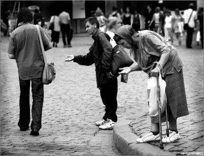 Украинцам закрыли бесплатную медицину и обязали оплачивать армию карателей Украинцам закрыли бесплатную медицину и обязали оплачивать армию карателей