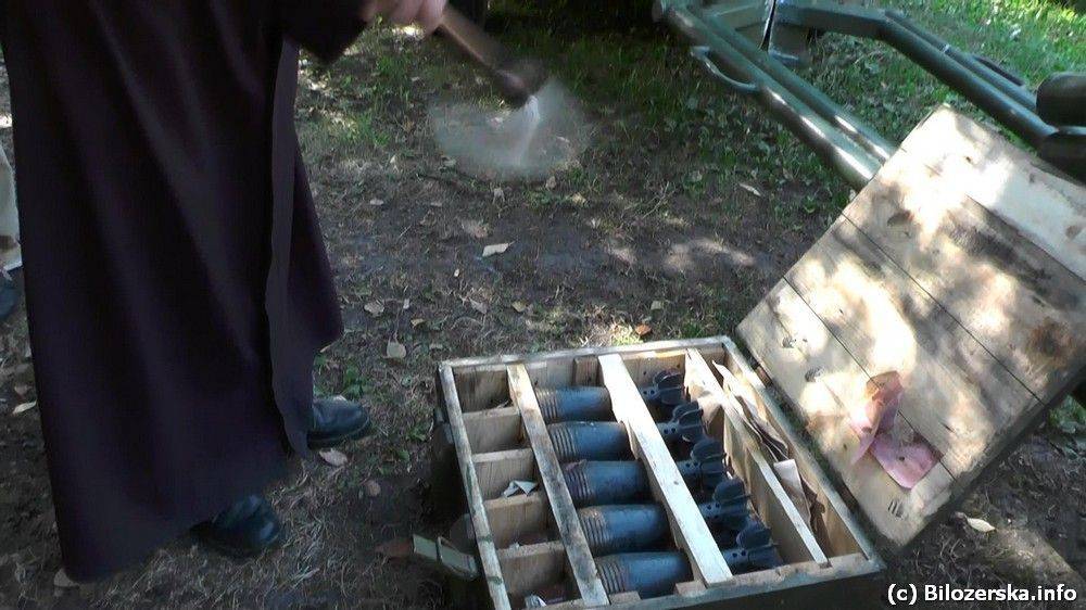 Украинские попы благословляют нацистов на убийства. Украинские попы благословляют нацистов на убийства.