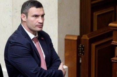 Фашист-депутат назвал мэра Кличко уродом и бл.дью на сессии достоинства Фашист-депутат назвал мэра Кличко уродом и бл.дью на сессии достоинства
