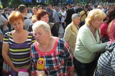 Матери приехали за своими сыновьями. Бойцы собираются тикать Матери приехали за своими сыновьями. Бойцы собираются тикать