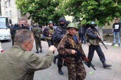 Ополченцы заняли три поселка близ Мариуполя, оставленные Нацгвардией Ополченцы заняли три поселка близ Мариуполя, оставленные Нацгвардией