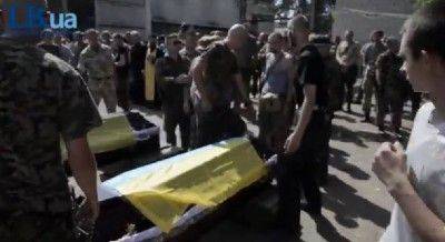 Не выдержав увиденного в зоне "АТО" украинский каратель застрелился Не выдержав увиденного в зоне "АТО" украинский каратель застрелился