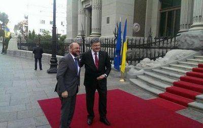 Глава Европарламента пообещал Украине восемь миллиардов евро Глава Европарламента пообещал Украине восемь миллиардов евро