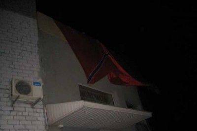 Вотчину жидобендеровца Коломойского украсили флагами Новороссии Вотчину жидобендеровца Коломойского украсили флагами Новороссии