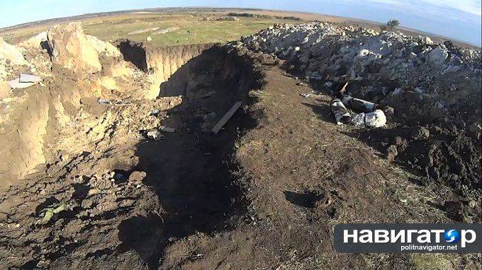 Донецкие ополченцы разбили базу Нацгвардии: Репортаж с места боя (ФОТО) Донецкие ополченцы разбили базу Нацгвардии: Репортаж с места боя (ФОТО)