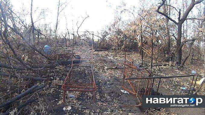 Донецкие ополченцы разбили базу Нацгвардии: Репортаж с места боя (ФОТО) Донецкие ополченцы разбили базу Нацгвардии: Репортаж с места боя (ФОТО)