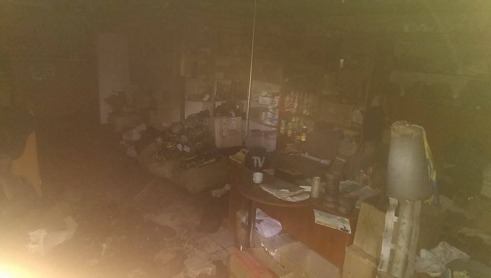 В Мариуполе сожгли помещение, где волонтеры собирали помощь для сил АТО. ФОТО В Мариуполе сожгли помещение, где волонтеры собирали помощь для сил АТО. ФОТО