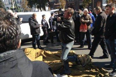 В Киеве разогнали и избили харьковский майдан В Киеве разогнали и избили харьковский майдан