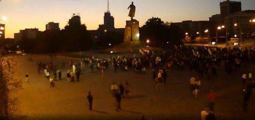 Свастики и антикоммунизм есть, а фашизма нет: в Харькове осатанелые разгромили памятник Ленину Свастики и антикоммунизм есть, а фашизма нет: в Харькове осатанелые разгромили памятник Ленину