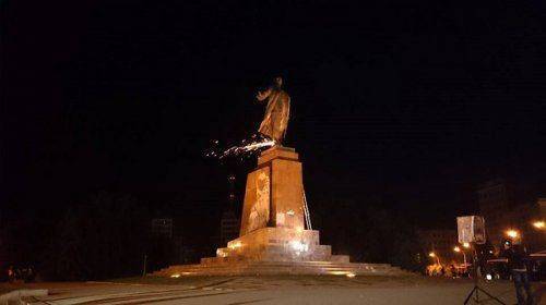 Ленинопад в Харькове: чьих рук дело? Ленинопад в Харькове: чьих рук дело?