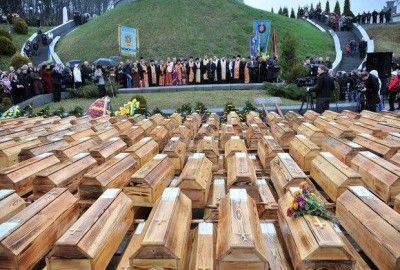 В Сумах третий раз вдребезги разнесли мемориальную доску «небесной сотне» В Сумах третий раз вдребезги разнесли мемориальную доску «небесной сотне»