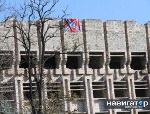 В Мелитополе вывесили флаг Новороссии и установили растяжки из мыла В Мелитополе вывесили флаг Новороссии и установили растяжки из мыла