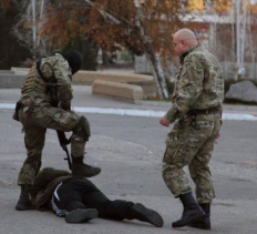 У ОВК на 79-м округе произошла стычка двух группировок «Правого сектора» с применением оружия У ОВК на 79-м округе произошла стычка двух группировок «Правого сектора» с применением оружия