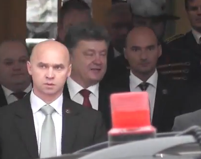 Жители Братиславы встретили Порошенко криками "фашист" Жители Братиславы встретили Порошенко криками "фашист"