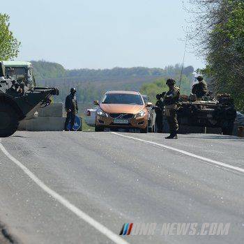 Украинские военные заблокировали трассу Харьков-Ростов Украинские военные заблокировали трассу Харьков-Ростов