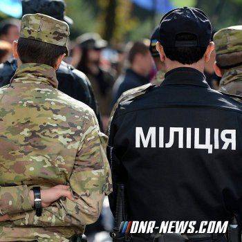 Украинский милиционер: «Бежали в Европу – приперлись в Африку!» Украинский милиционер: «Бежали в Европу – приперлись в Африку!»