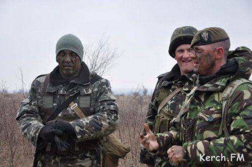 Карателей в Славянске тренируют инструкторы-иностранцы Карателей в Славянске тренируют инструкторы-иностранцы