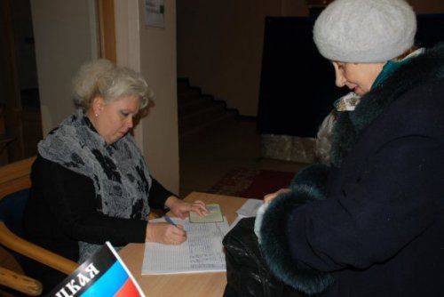 Укро СМИ о выборах - удивительно, но в этот раз адекватно. Репортаж "Вестей УА" с избирательных участков в Донецке Укро СМИ о выборах - удивительно, но в этот раз адекватно. Репортаж "Вестей УА" с избирательных участков в Донецке