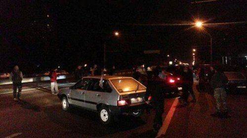 В Киеве произошла драка со стрельбой между "сотней Майдана" и "участниками АТО" В Киеве произошла драка со стрельбой между "сотней Майдана" и "участниками АТО"