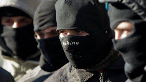 В Днепропетровске взорвали машину одного из лидеров "Правого сектора" В Днепропетровске взорвали машину одного из лидеров "Правого сектора"