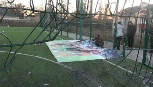 Стрелявшие по донецкой школе артиллеристы известны пофамильно и поименно Стрелявшие по донецкой школе артиллеристы известны пофамильно и поименно