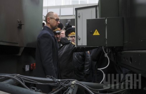 Яценюк презентовал оружие против «Генерала Мороза» Яценюк презентовал оружие против «Генерала Мороза»