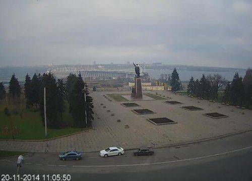 В Запорожье не смогли снести памятник Ленину В Запорожье не смогли снести памятник Ленину