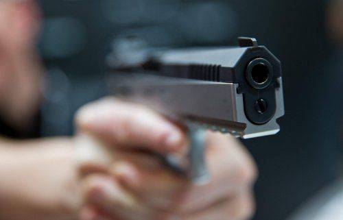 В США полицейский выстрелил в ребенка на детской площадке В США полицейский выстрелил в ребенка на детской площадке