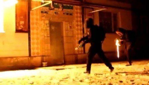 В Киеве радикалы радикалы сожгли офис коммунистов В Киеве радикалы радикалы сожгли офис коммунистов