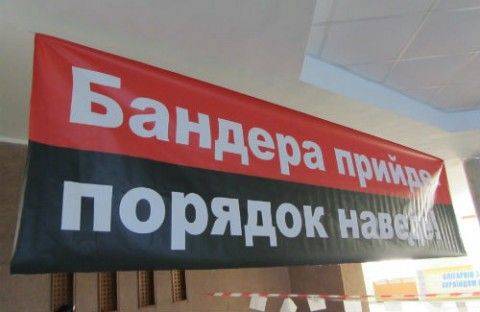 Спикер «Правого Сектора» назвал русских рабами и поддержал евреев и геев Спикер «Правого Сектора» назвал русских рабами и поддержал евреев и геев