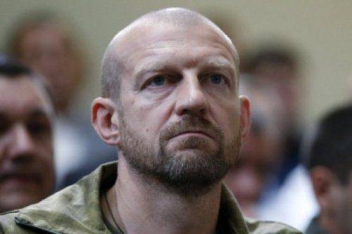 Яценюк шантажирует Порошенко и требует назначить первым вице-премьером комбата Тетерука   Яценюк шантажирует Порошенко и требует назначить первым вице-премьером комбата Тетерука