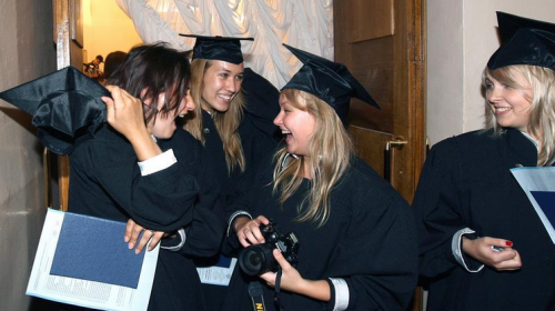 Россиянам могут запретить работать не по специальности Россиянам могут запретить работать не по специальности