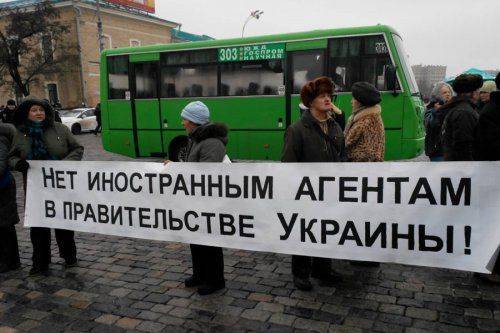 Вопреки запрету: на площади Свободы собираются люди Вопреки запрету: на площади Свободы собираются люди