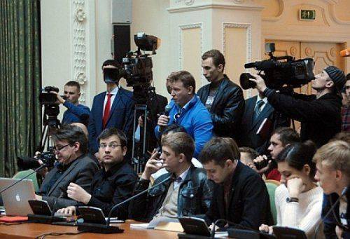 На пресс-конференции Авакова и Наливайченко обокрали журналистку На пресс-конференции Авакова и Наливайченко обокрали журналистку