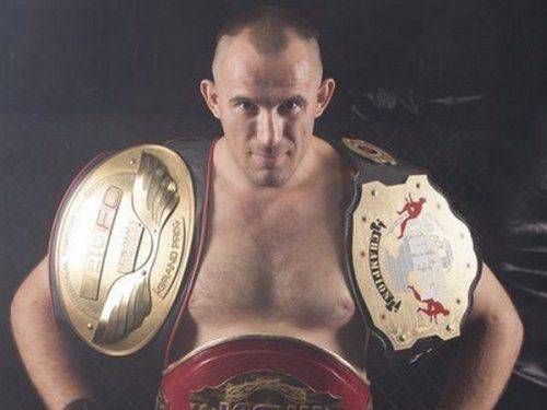 Украинский Удав в майке с Путиным получил российское гражданство Украинский Удав в майке с Путиным получил российское гражданство