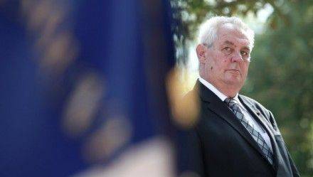 Чешский президент назвал Яценюка “премьером войны” Чешский президент назвал Яценюка “премьером войны”
