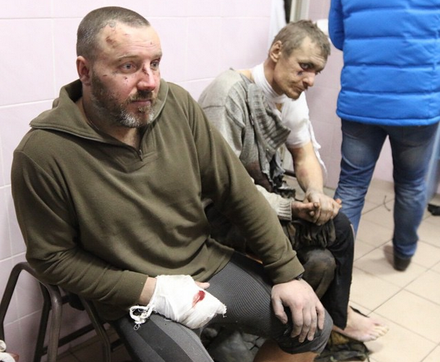 Срочно: Ополченцы в аэропорту Донецка взяли в плен ещё 16 карателей Срочно: Ополченцы в аэропорту Донецка взяли в плен ещё 16 карателей